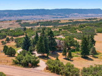 SOLD: 806 Twin Oaks Road | Castle Rock CO 80109 Twin Oaks - an equestrian community with bridle trails in Castle Rock